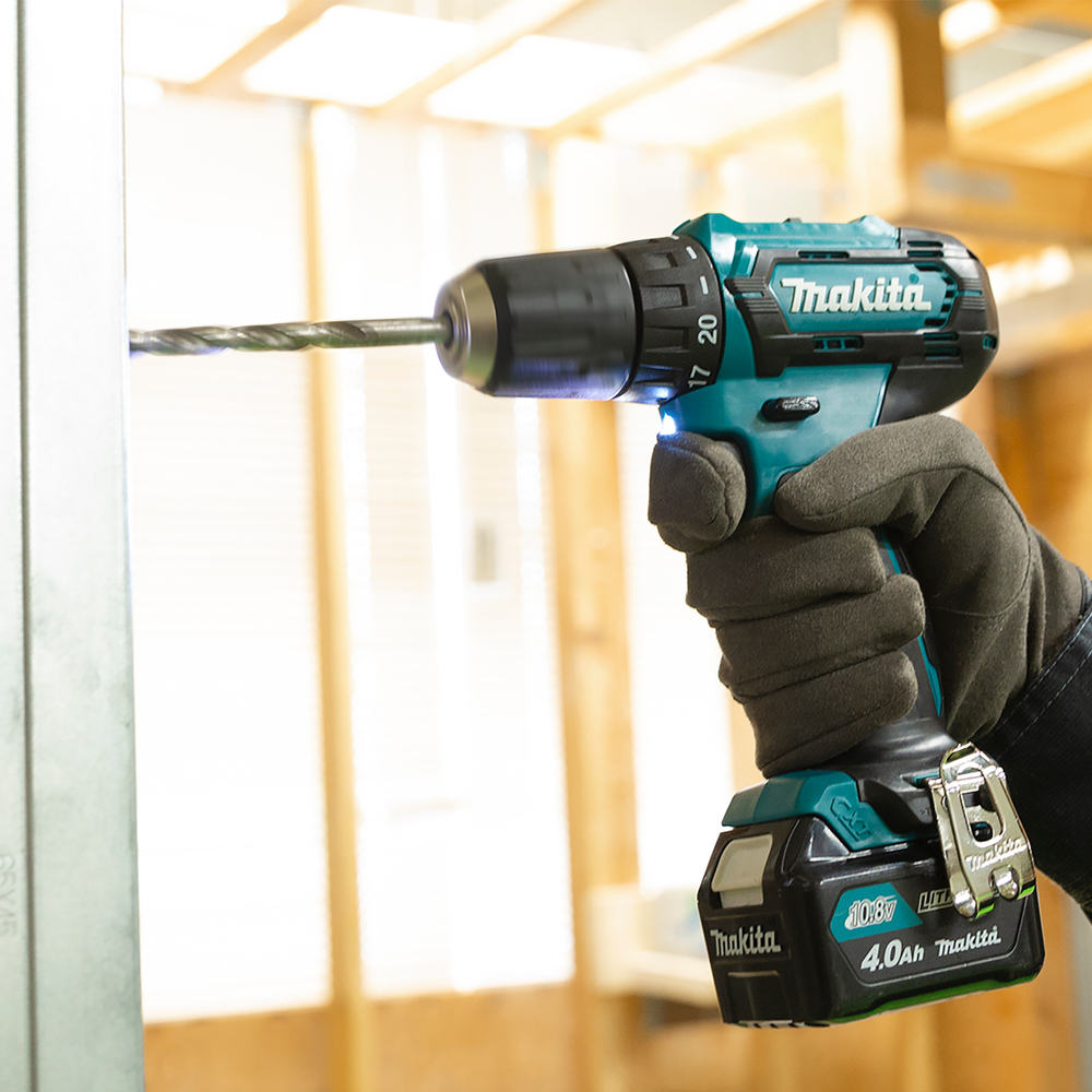Porakone Makita DF333DZ CXT, 30/14 Nm, 1,1kg, LED-valo, 10mm istukka. Runkoversio