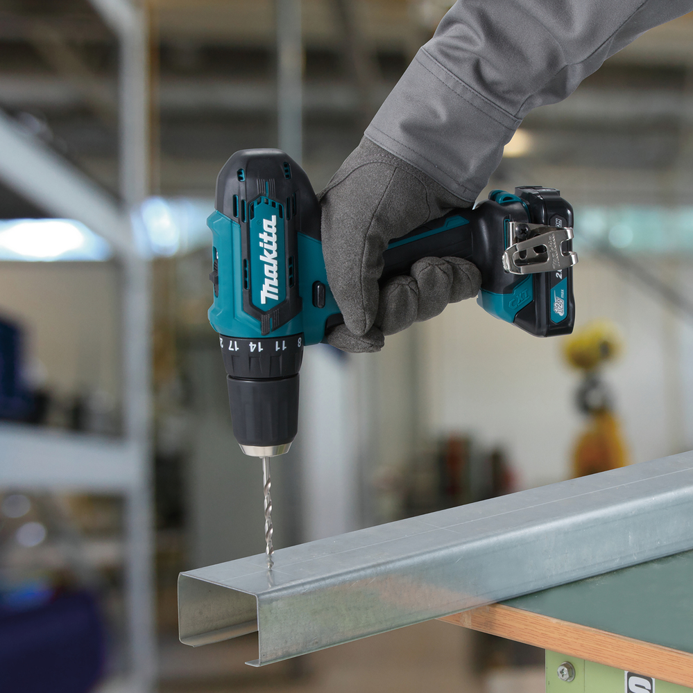 Porakone Makita DF333DZ CXT, 30/14 Nm, 1,1kg, LED-valo, 10mm istukka. Runkoversio