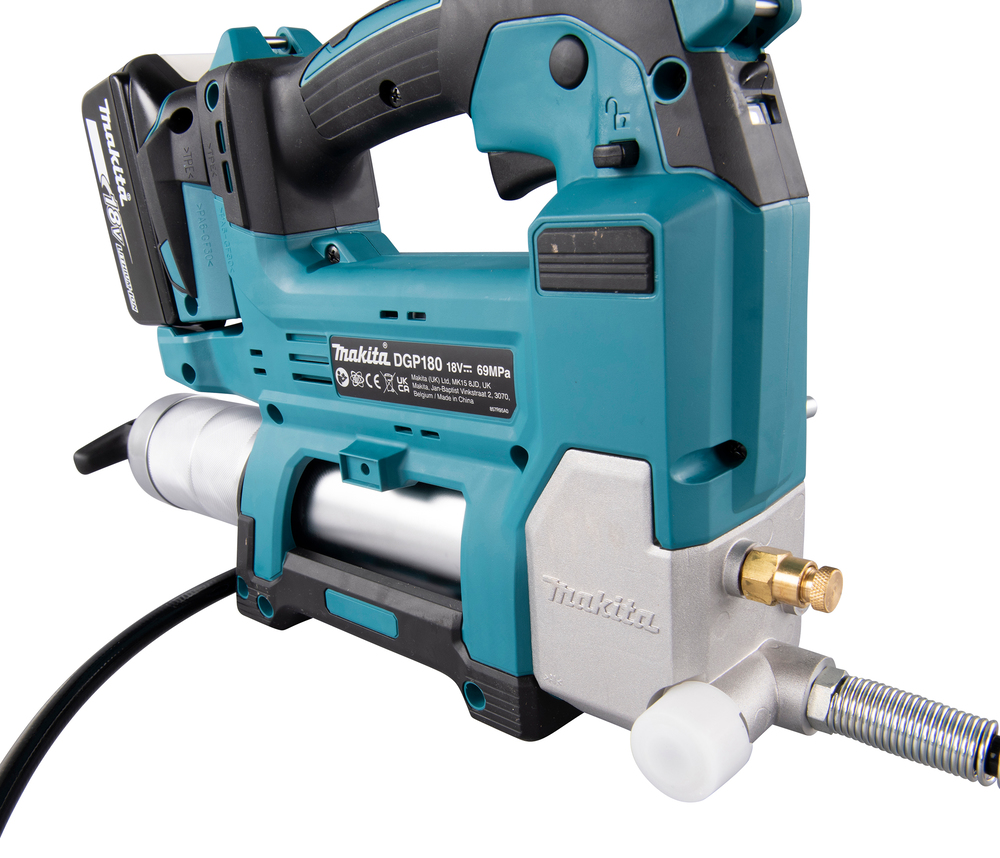 Grease gun Makita DGP180Z 18V. Maximum pressure 690 bar, flow rate 290ml/min, hose 120cm, shoulder strap. Body version