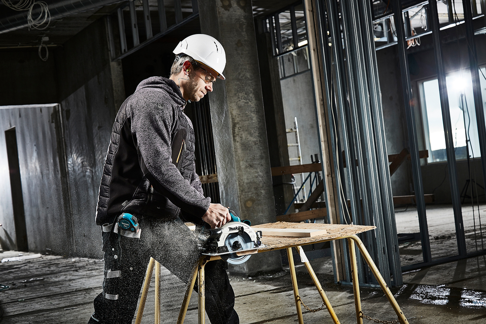 Pyörösaha puulle Makita DHS660Z 18V, hiiliharjaton, sahaus 57mm, terä 165x20 Z=25. Runkoversio