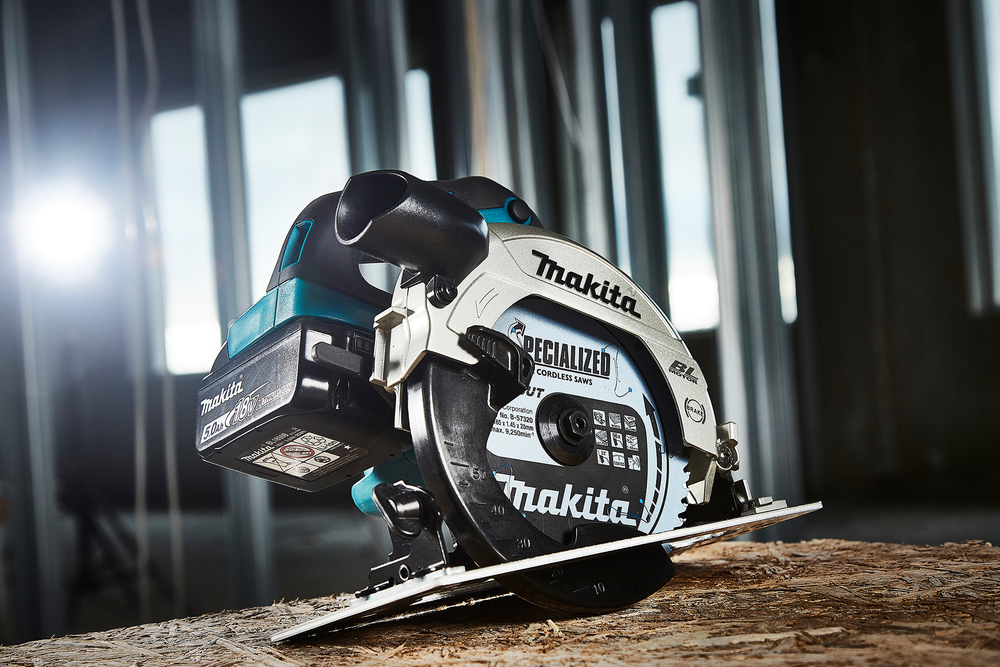 Pyörösaha puulle Makita DHS660Z 18V, hiiliharjaton, sahaus 57mm, terä 165x20 Z=25. Runkoversio