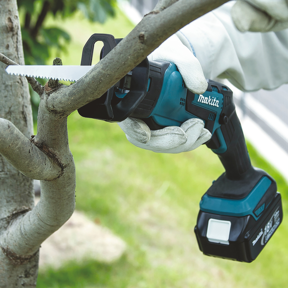 Puukkosaha Makita DJR185Z 18V, kaksi käyttökytkintä, 1,7kg, pisto- ja puukkosahanterille. Runkoversio