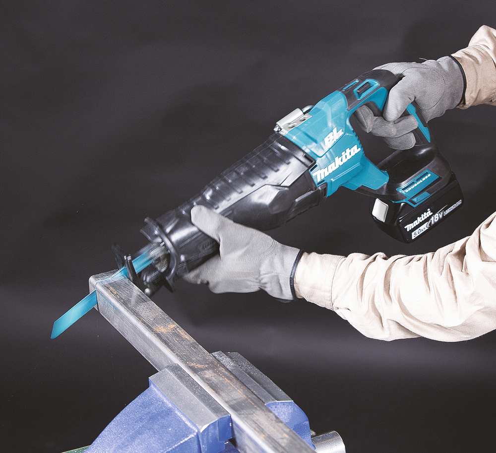 Puukkosaha Makita DJR187Z 18V, hiiliharjaton, iskun pituus 32mm, 3,6kg. Runkoversio