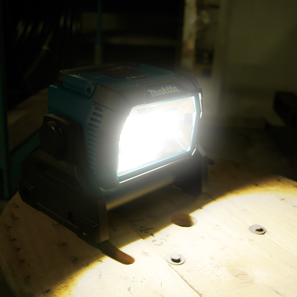 Työmaavalaisin Makita DML809 2xLXT akku/230V. 2500/5000/10000 Lumen. Runkoversio