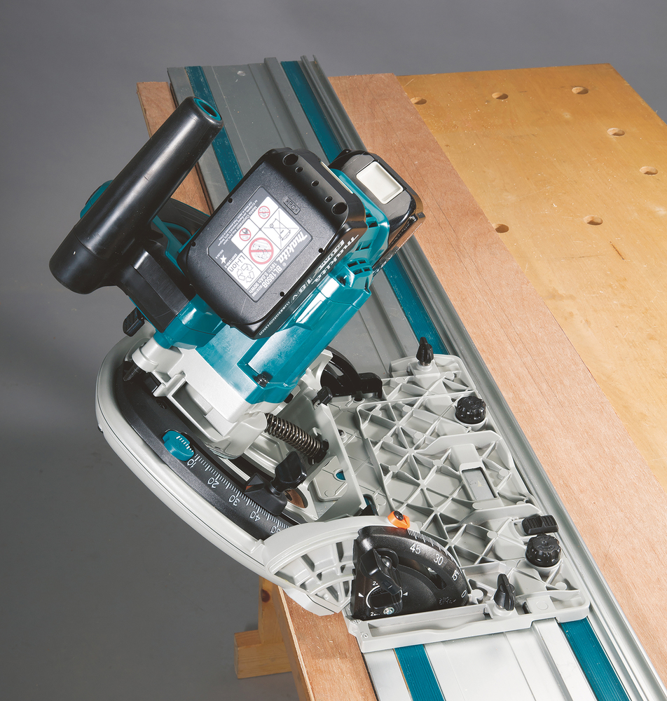 Upotuspyörösaha Makita DSP601ZJU 2x18V, hiiliharjaton, AWS, sahaus 56mm, terä 165mm, 2500-6300 r/min, sis. ohjauskiskon. Runkoversio