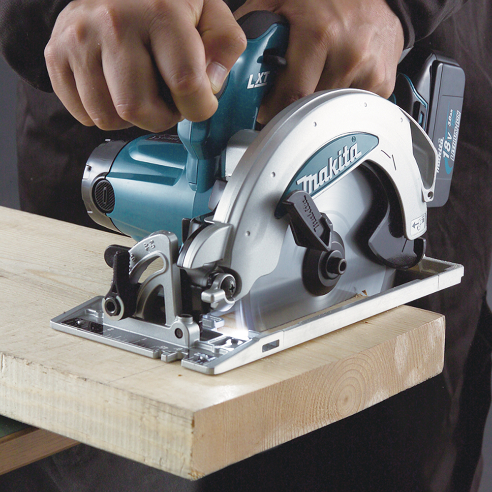 Pyörösaha puulle Makita DSS610Z 18V, sahaus 57mm, terä 165x20 Z=24. Runkoversio DSS610Z