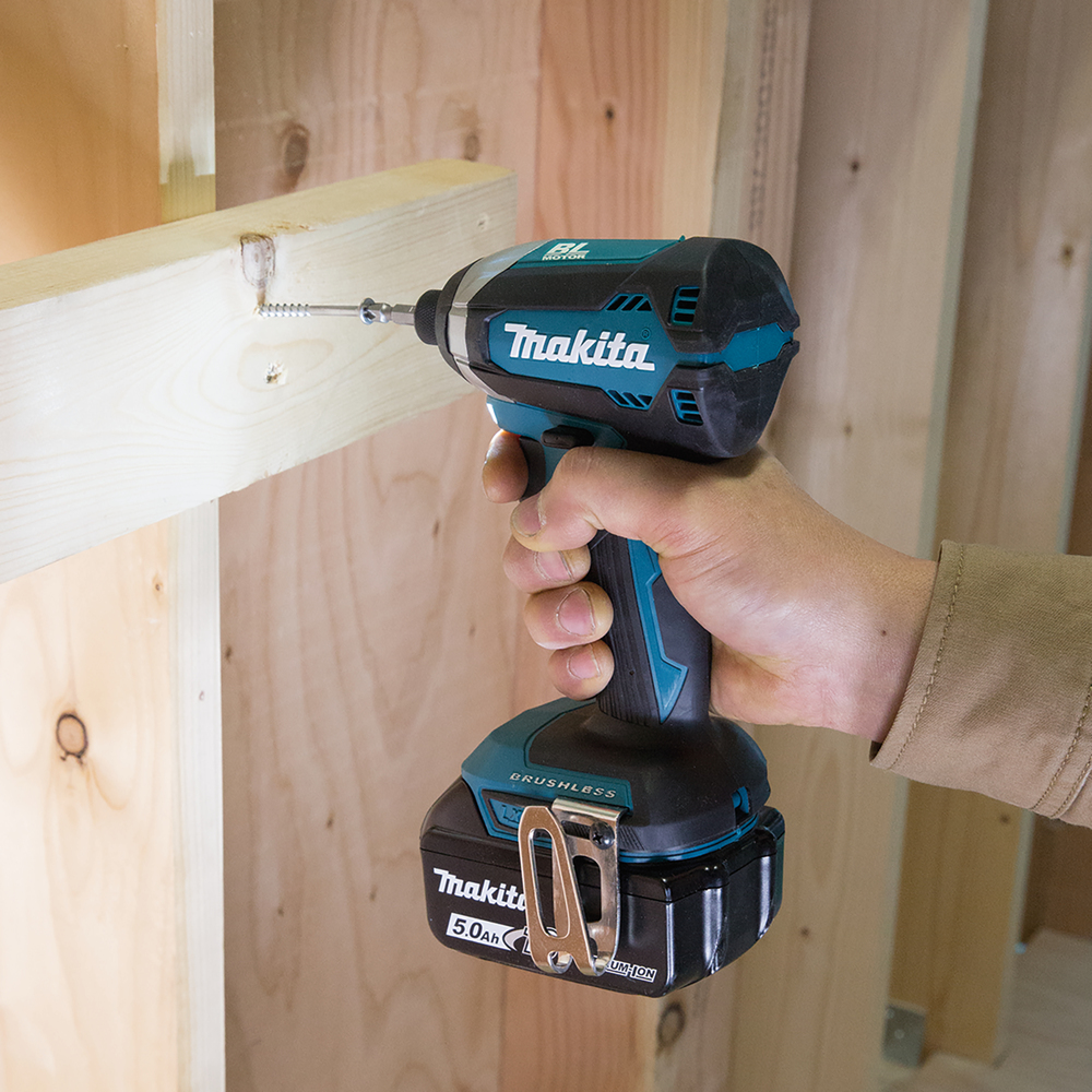 Iskevä ruuvinväännin Makita DTD153RTJ 18V, hiiliharjaton, 2x5,0Ah, 170Nm