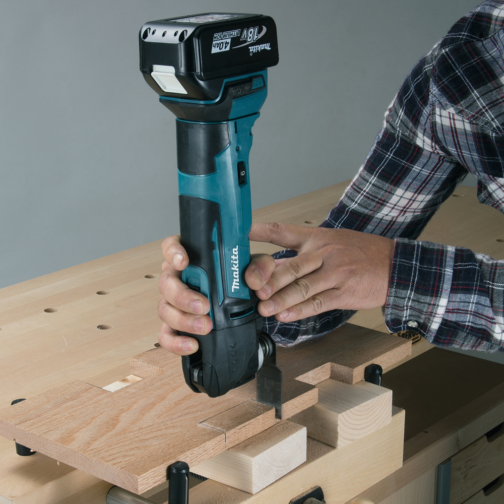Monitoimikone Makita DTM51Z 18V, 6000-21000 liikettä/min, liike 3,2°. Runkoversio