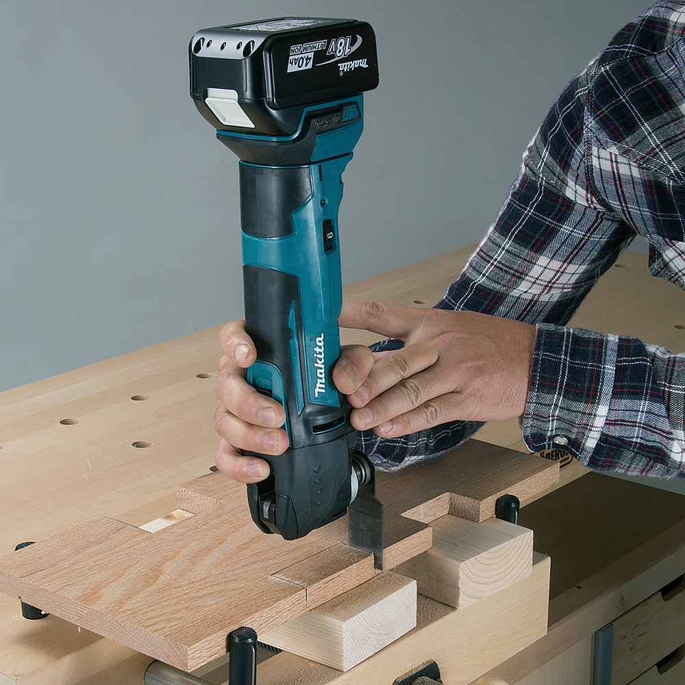Monitoimikone Makita DTM51Z 18V, 6000-21000 liikettä/min, liike 3,2°. Runkoversio