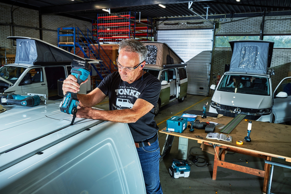Monitoimikone Makita DTM52Z 18V hiiliharjaton, Starlock Max, 10000-20000 liikettä/min, liike 3,6°. Runkoversio