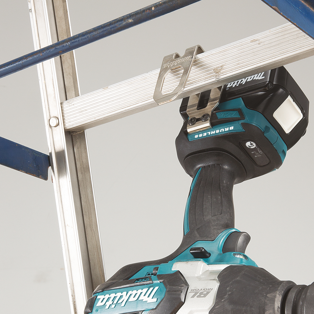 Mutterinväännin Makita DTW1001RTJ 18V, 2x5,0Ah, 3/4" kitkarenkaalla, 1050Nm, hiiliharjaton