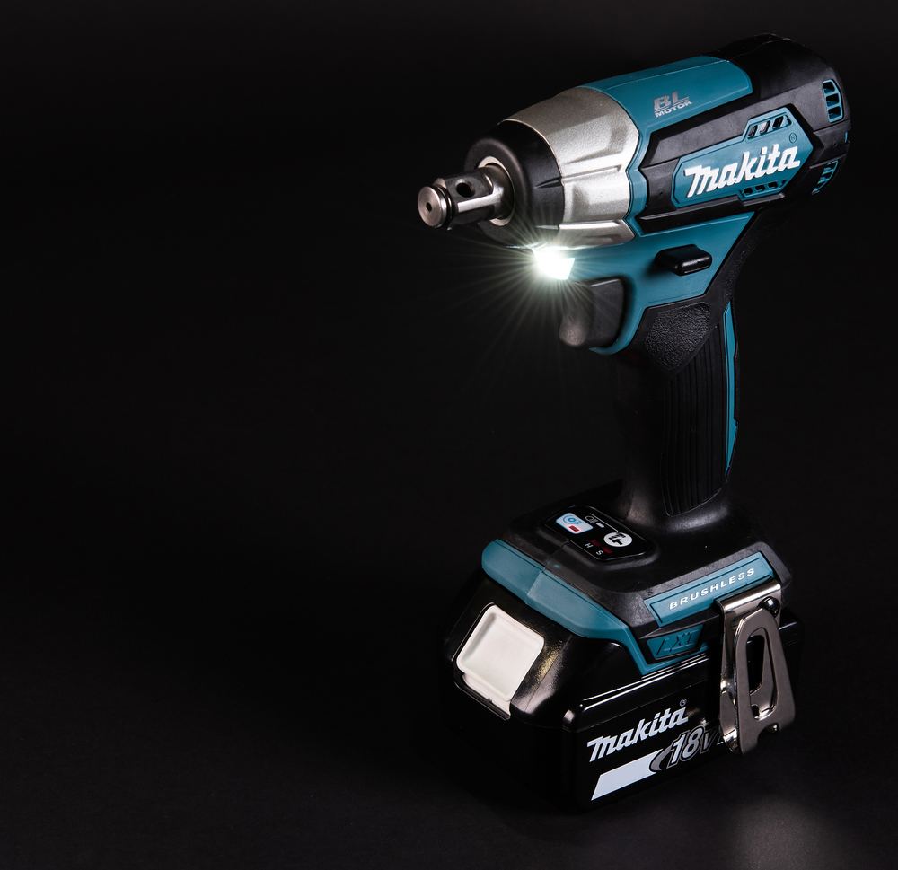 Mutterinväännin Makita DTW181Z 18V, 1/2" kitkarenkaalla, 210Nm, hiiliharjaton. Runkoversio