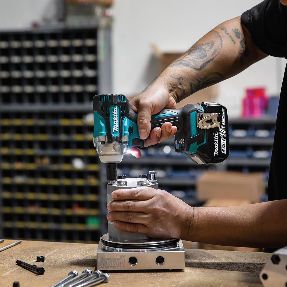 Mutterinväännin Makita DTW302Z 18V, 3/8", 300Nm, hiiliharjaton. Runkoversio