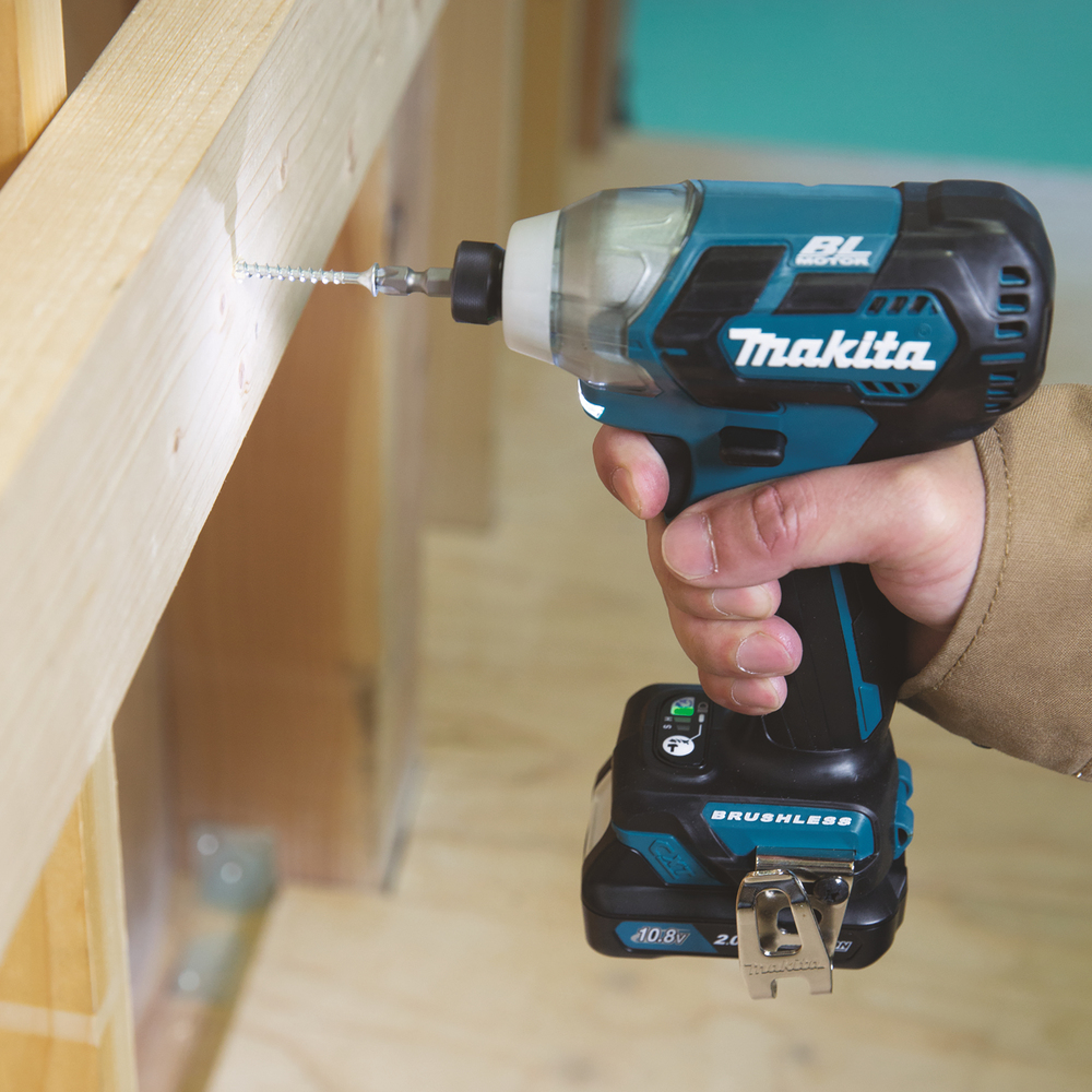 Iskevä ruuvinväännin Makita TD111DSAJ CXT, 2x2,0Ah, 135 Nm, hiiliharjaton