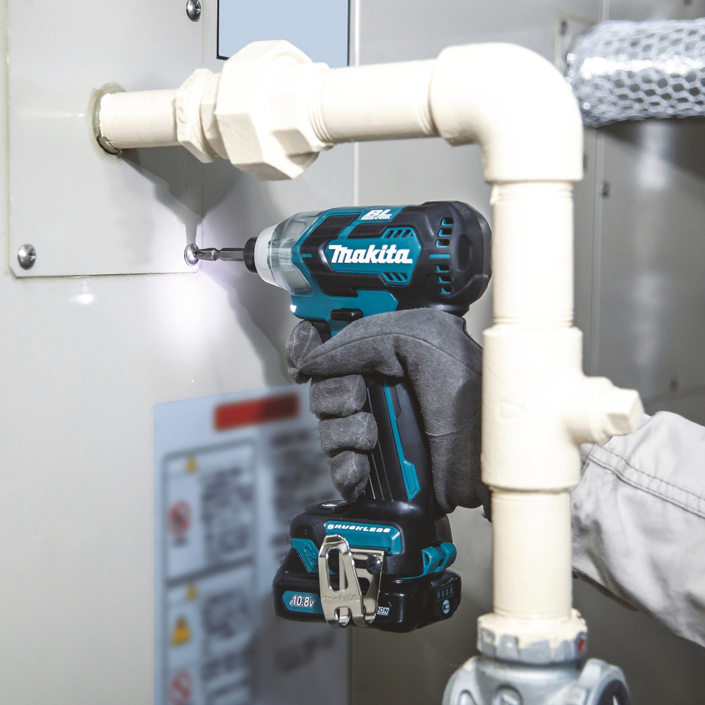 Iskevä ruuvinväännin Makita TD111DSAJ CXT, 2x2,0Ah, 135 Nm, hiiliharjaton